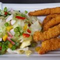 Backhendlstreifen mit Salat